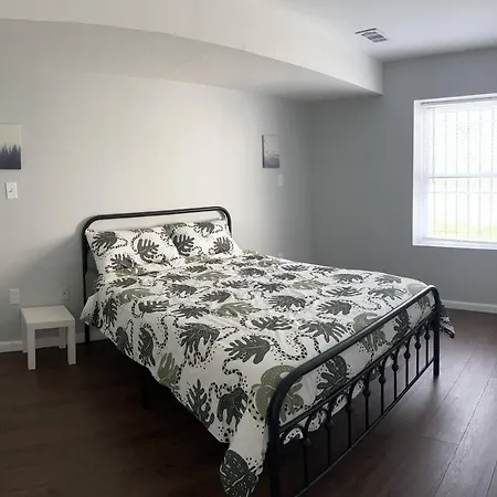 Private Cozy Apartment W/ 3Brs